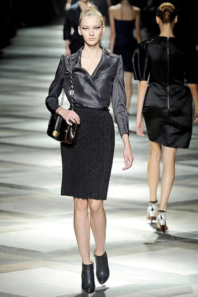 Look 27